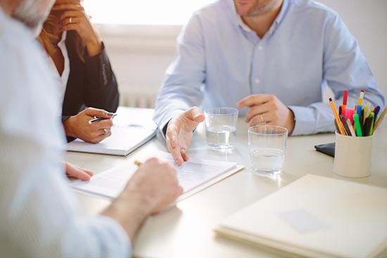 被隱瞞病情成年腫瘤患者/成年文盲是否可以由法定代理人代簽知情同意書？